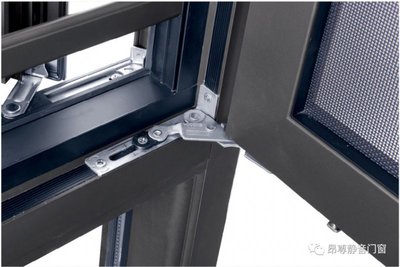 地震來襲時(shí)，門窗與空調(diào)設(shè)備 防護(hù)、風(fēng)險(xiǎn)與應(yīng)對策略